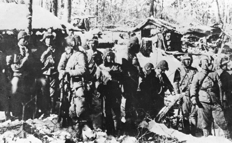 東北抗日聯(lián)軍的戰(zhàn)士們整裝準備出擊（資料照片）。